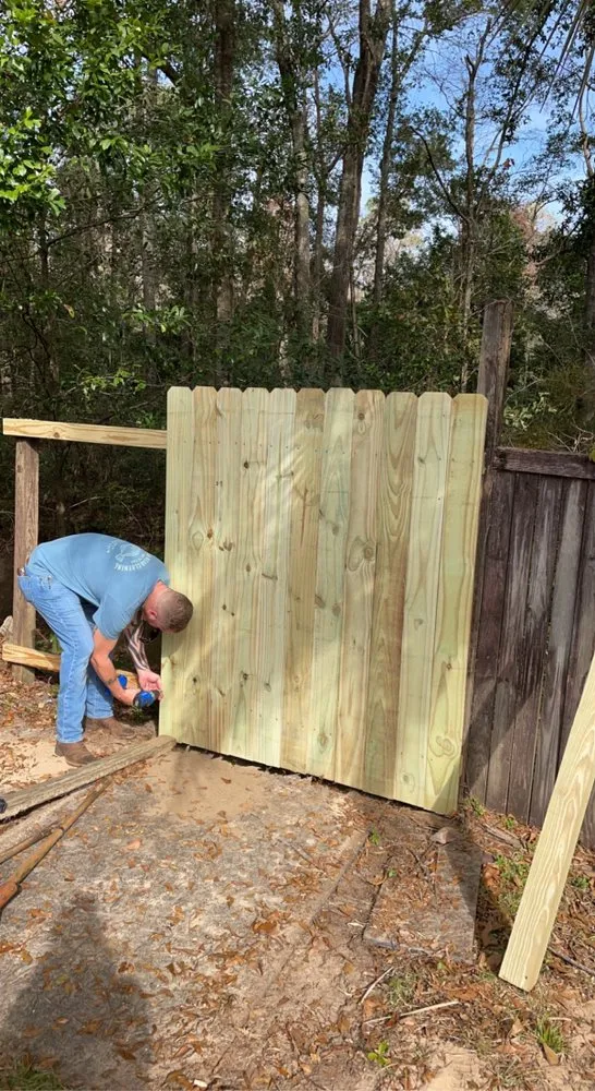 Expert privacy fencing experts serving Mobile, AL - Studs Contracting