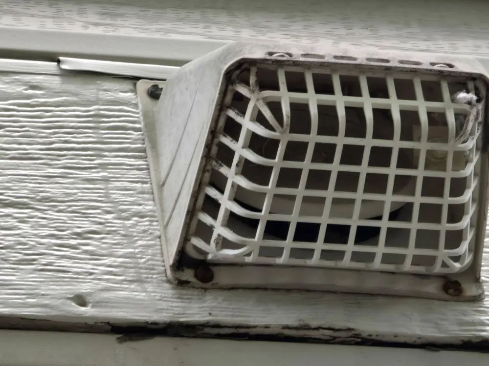 Affordable wood fence service experts serving Elgin, IL - SuburbSavers