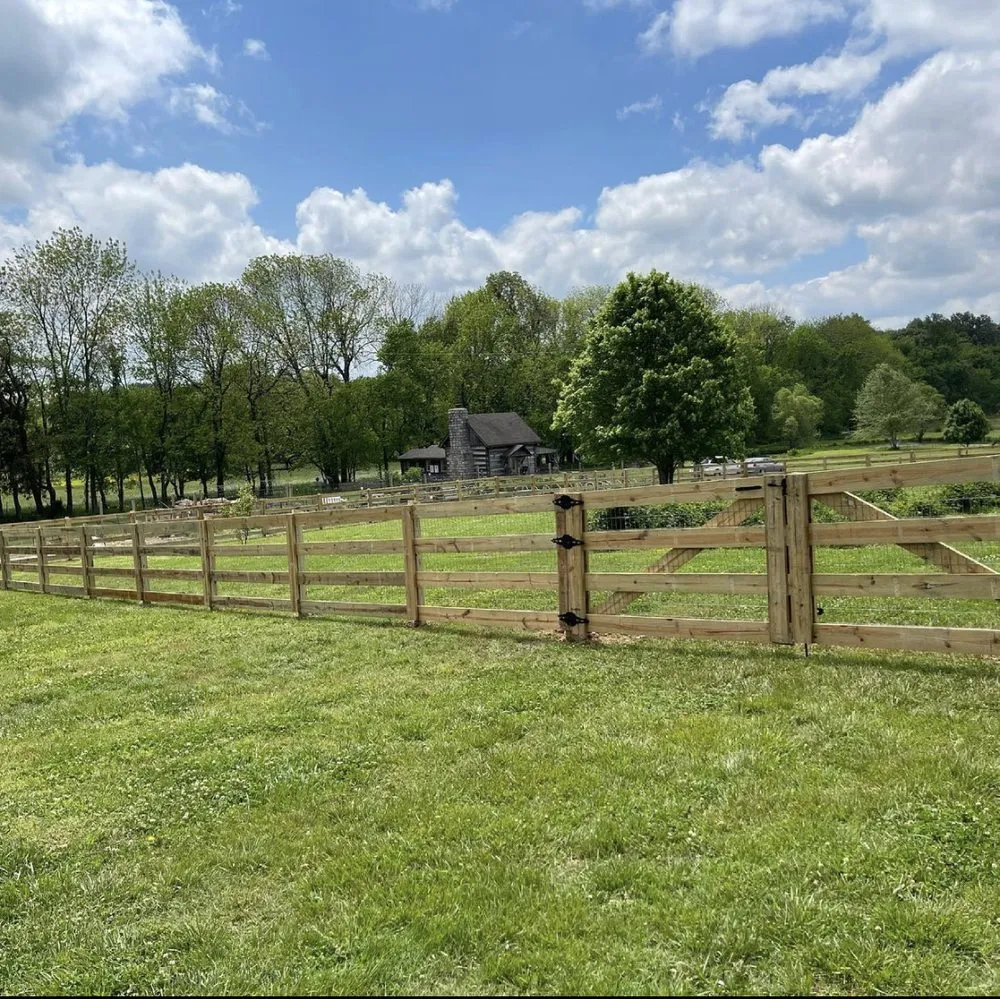 Trusted privacy fencing for homes in Springfield, TN by Syndicate