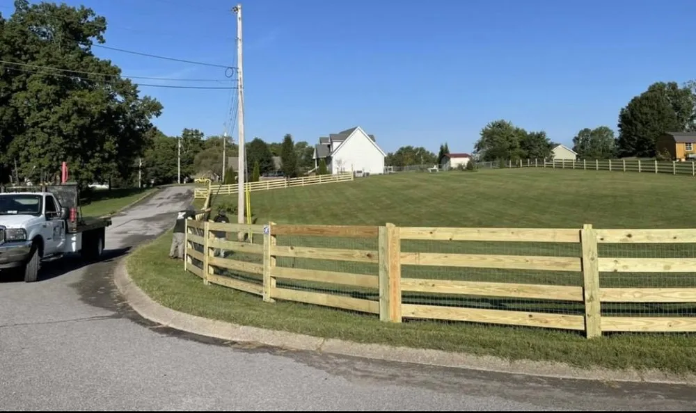 Expert fence installation in Springfield, TN by Syndicate