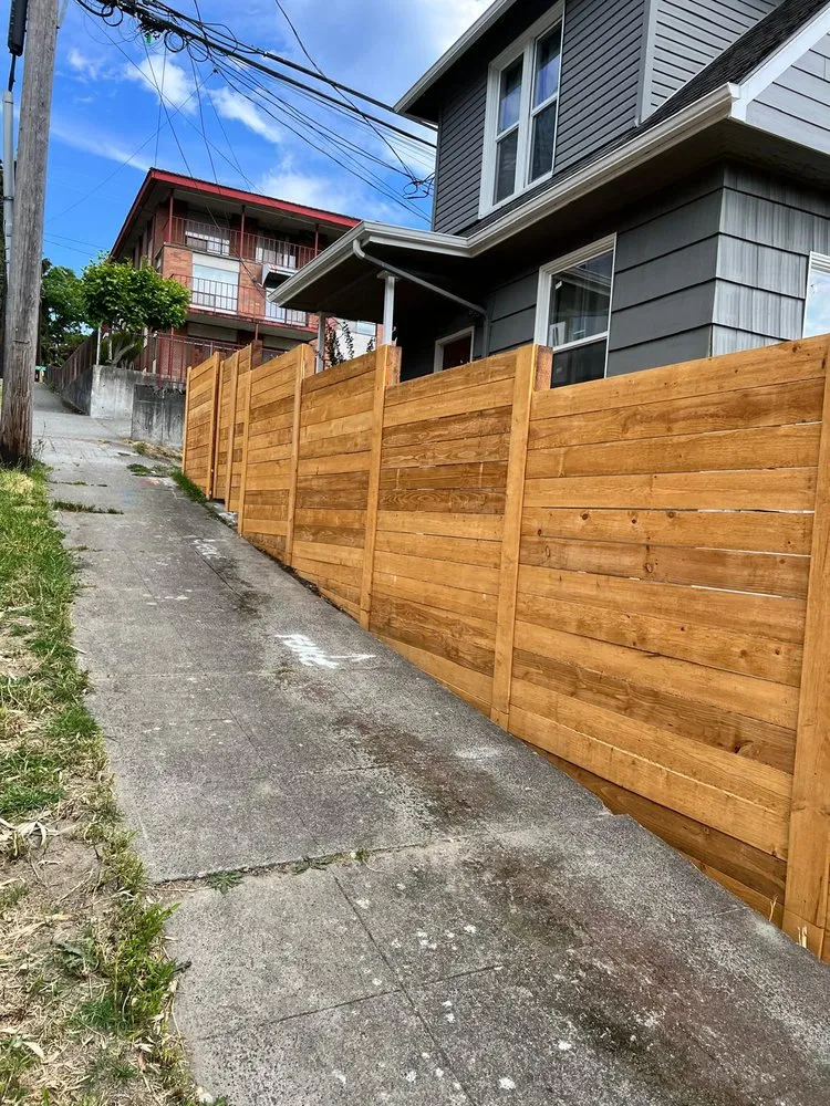 Top-rated vinyl fence installation in Everett, WA by Terre Mexa