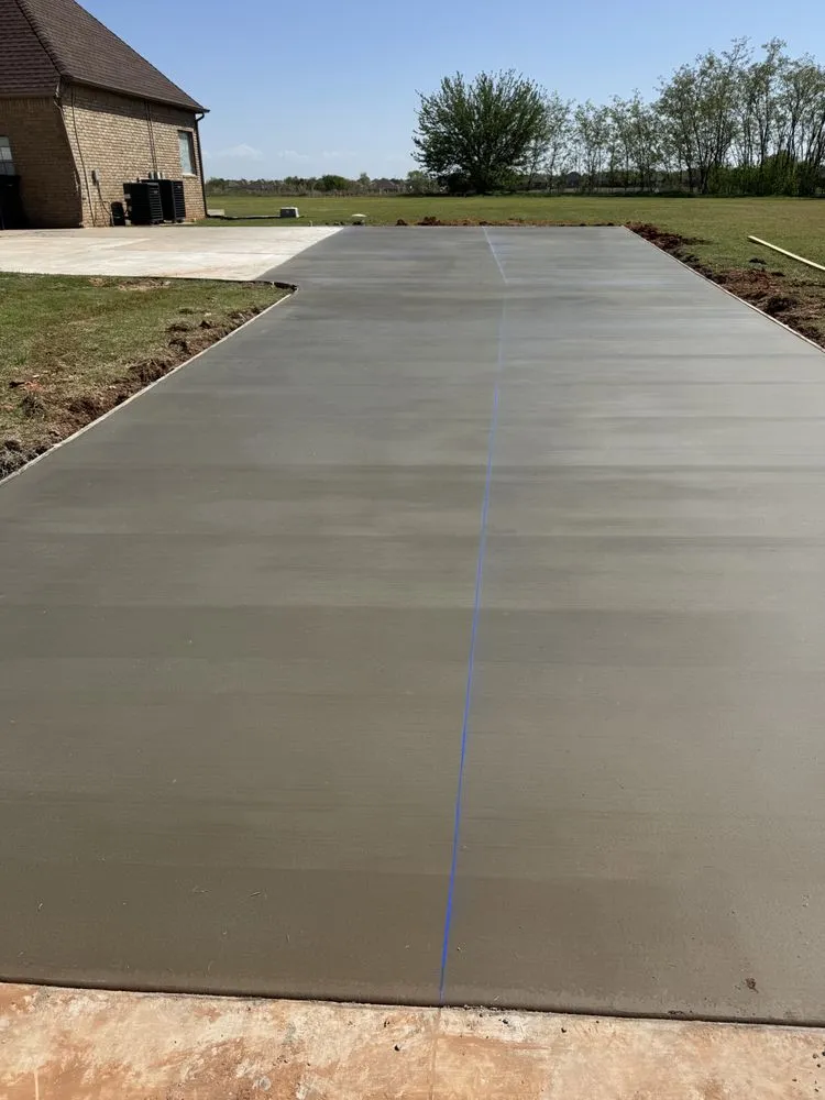 Local vinyl fence installation for homes in Glenpool, OK by TF Builders