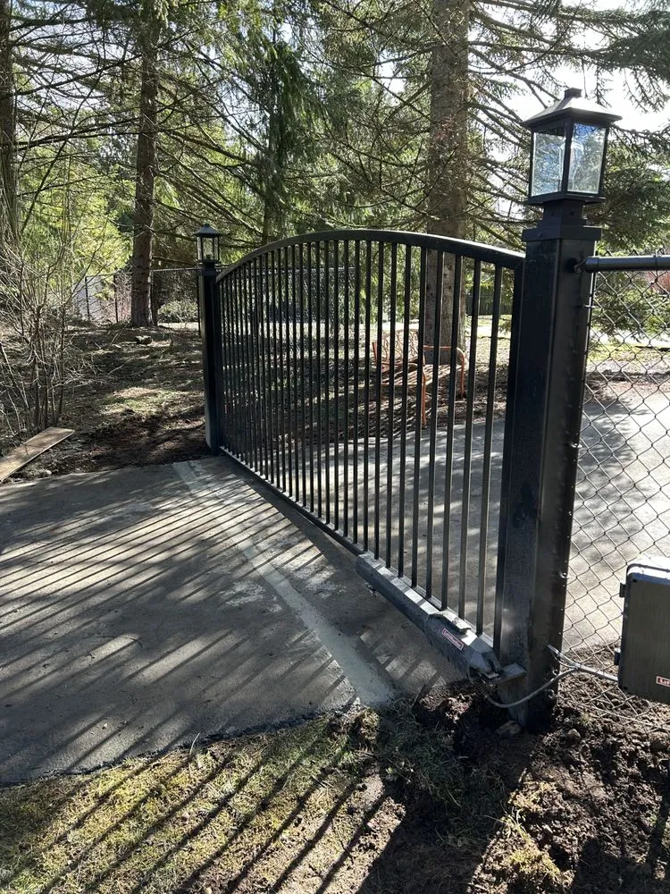 Local wood fence service for homes in Sumner, WA by True Construction