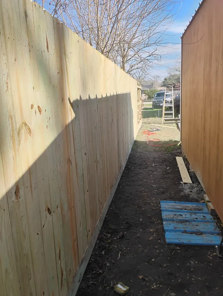 Local fence installation for homes in Highlands, TX by T&T Services
