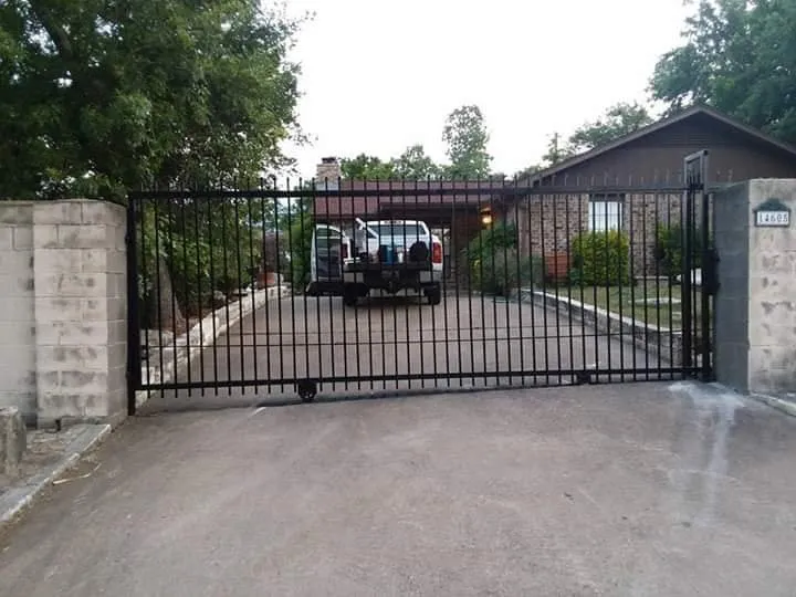 Reliable vinyl fence installation in Buda, TX by Turnkey Systems