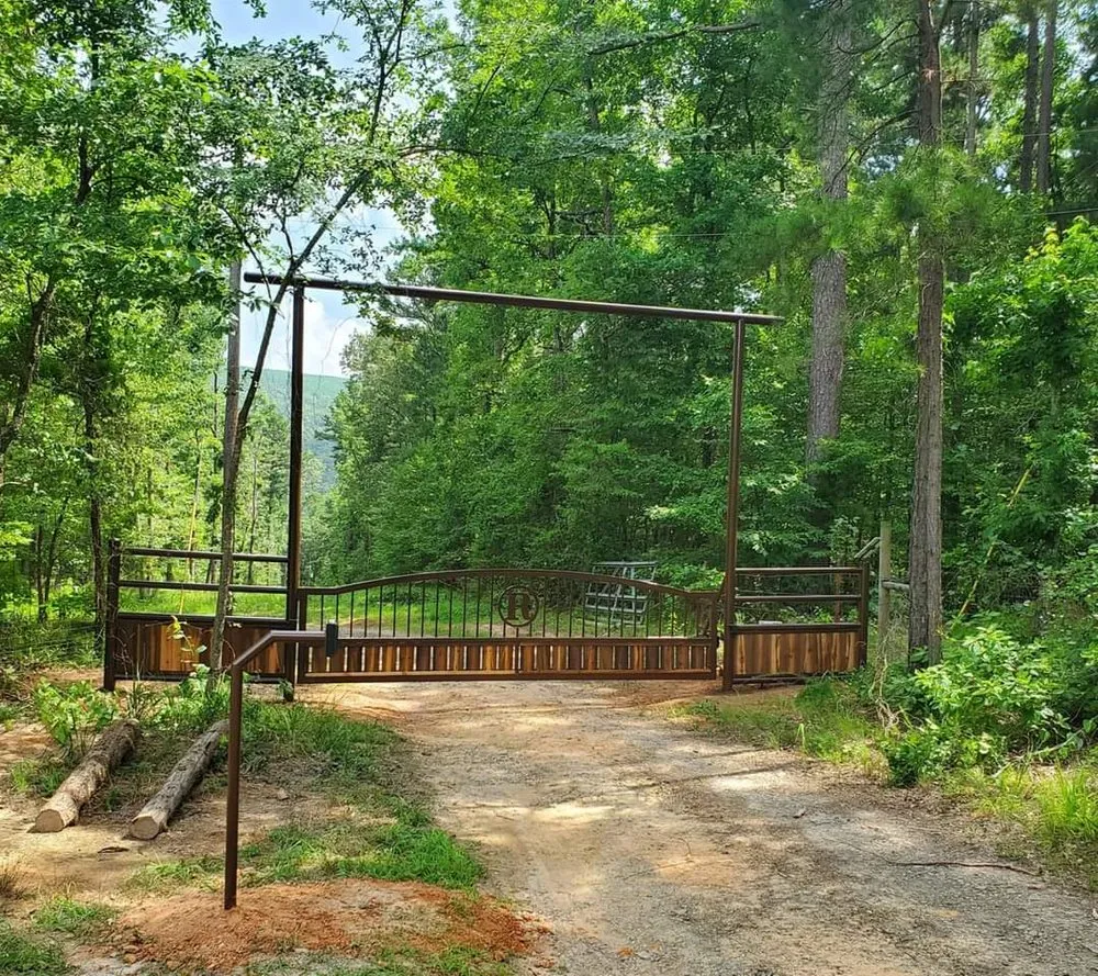 Quality vinyl fence installation experts serving Tolar, TX - TX Gate Master
