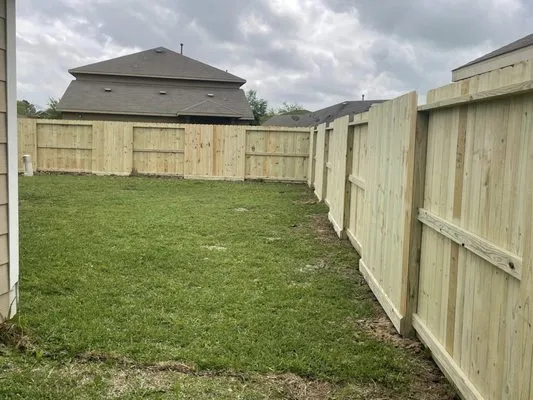 Tx Roofing & Fence Logo