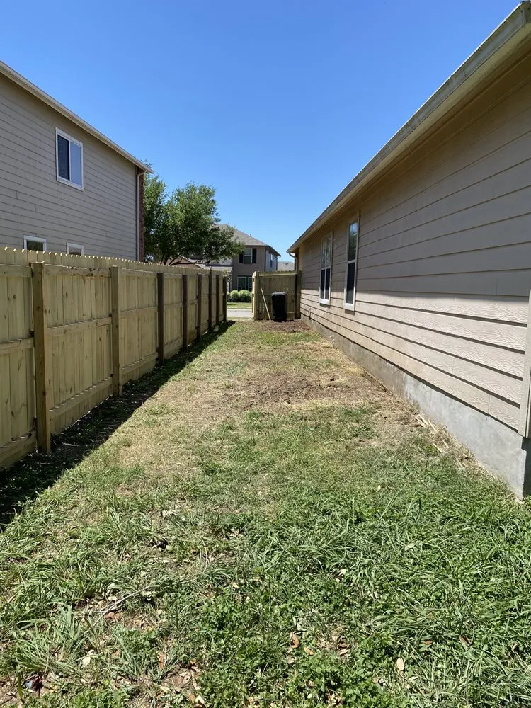 Top-rated vinyl fence installation experts serving Converse, TX - Webb Co