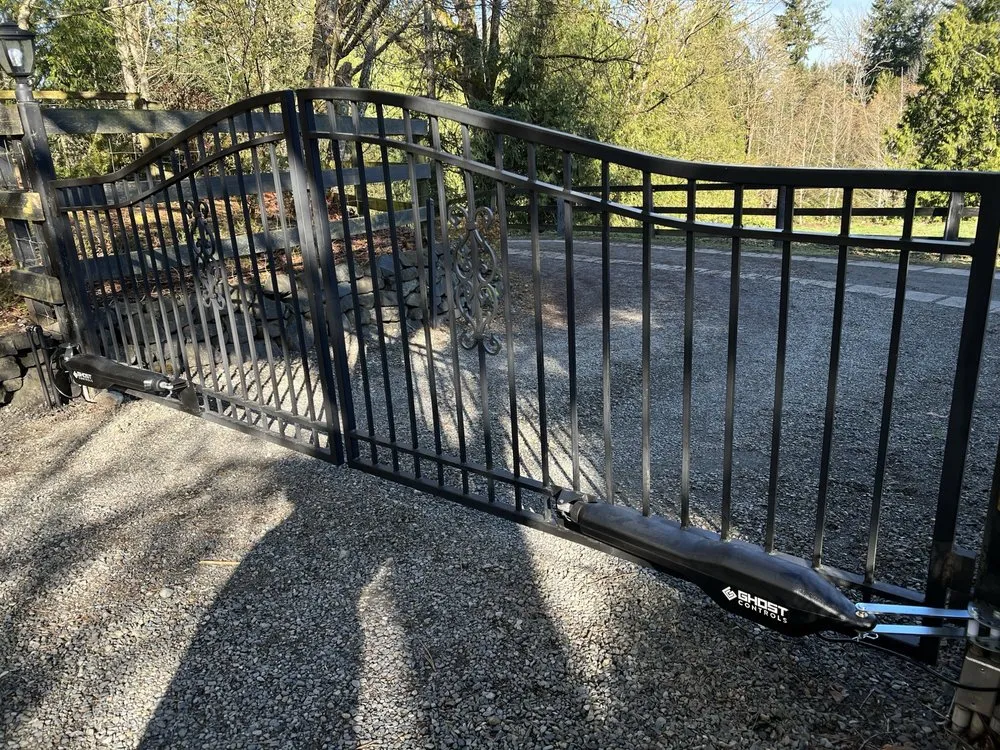 Professional vinyl fence installation service in Enumclaw, WA - Webley Made