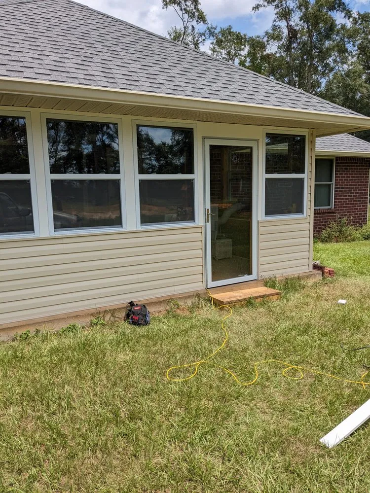 Affordable fence repair experts serving Pace, FL - Wisecombllc