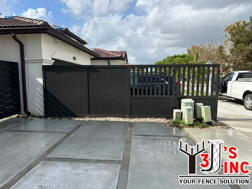 Trusted fence installation for homes in Miami, FL by Y3J'S