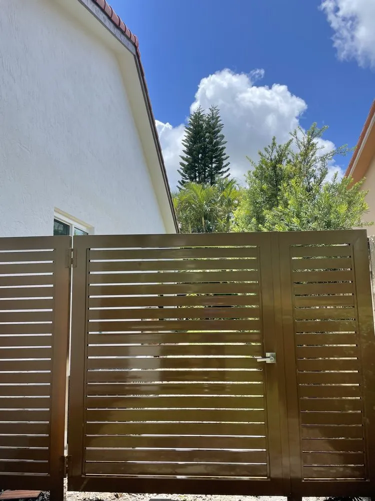 Expert chain link fencing experts serving Miami, FL - Y3J'S