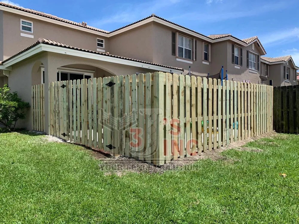 Expert privacy fencing for homes in Miami, FL by Y3J'S
