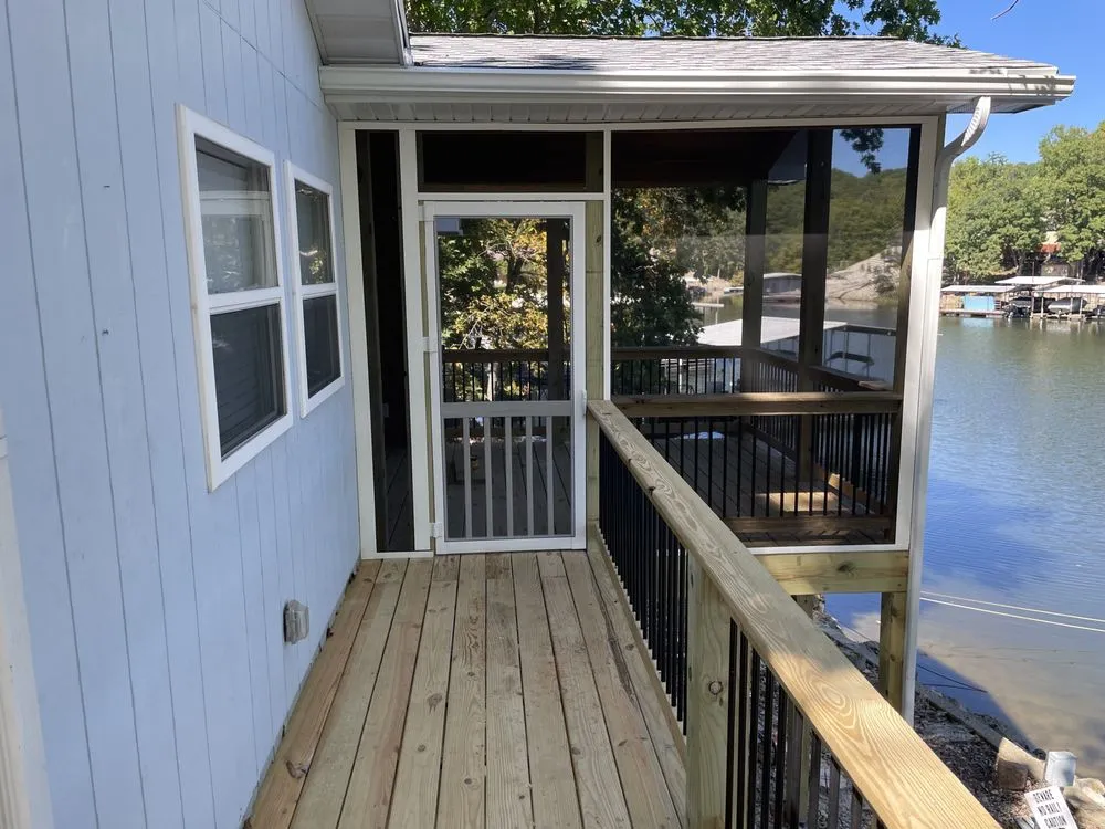 Reliable vinyl fence installation experts serving Eldon, MO - Your Right Hand Man