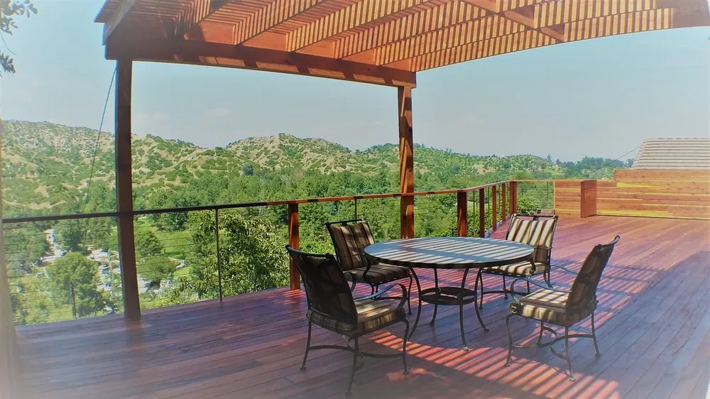Expert wood fence service experts serving Burbank, CA - YourDeckBuilder
