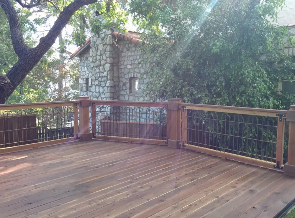 Top-rated chain link fencing in Burbank, CA by YourDeckBuilder