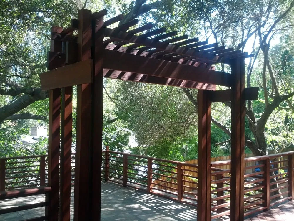 Top-rated wood fence service in Burbank, CA by YourDeckBuilder