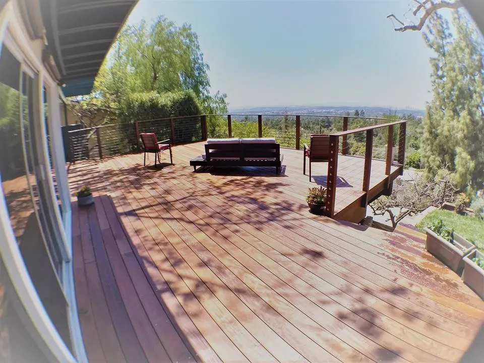 Quality wood fence service service in Burbank, CA - YourDeckBuilder