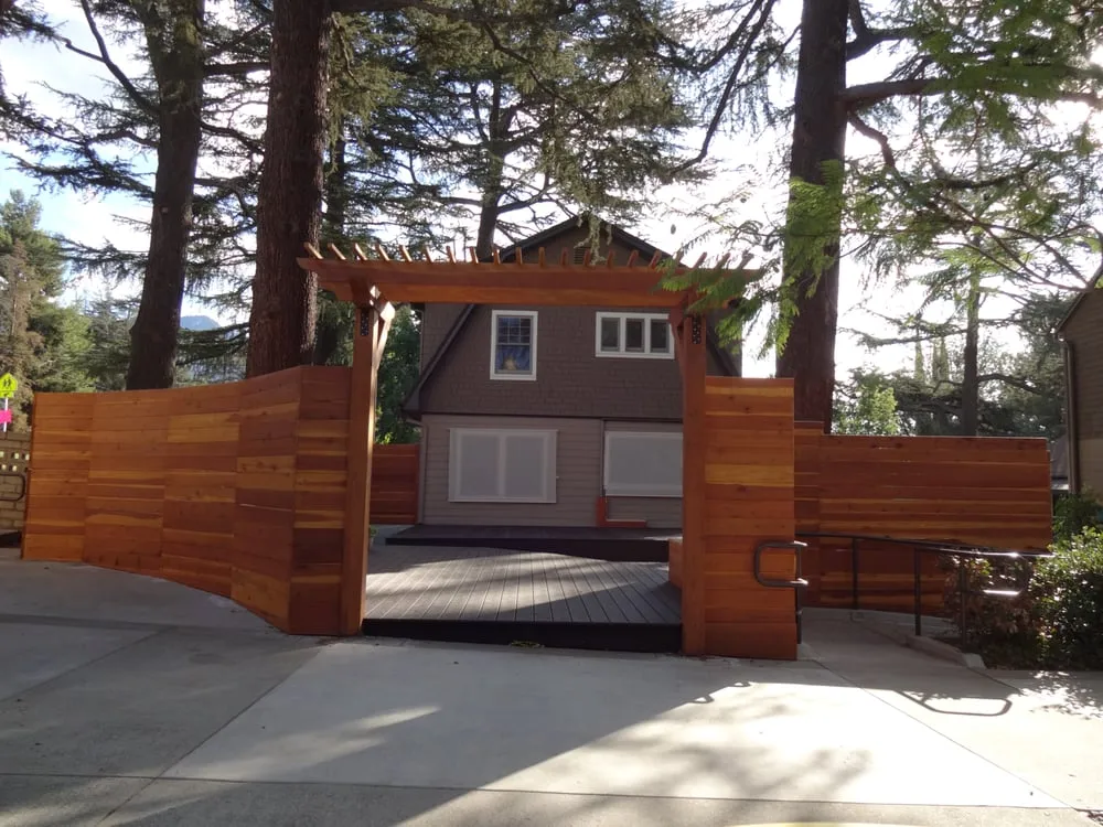Local vinyl fence installation for homes in Burbank, CA by YourDeckBuilder