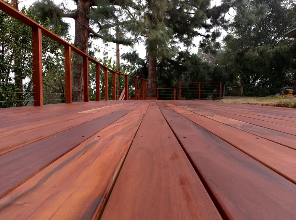Local vinyl fence installation for homes in Burbank, CA by YourDeckBuilder