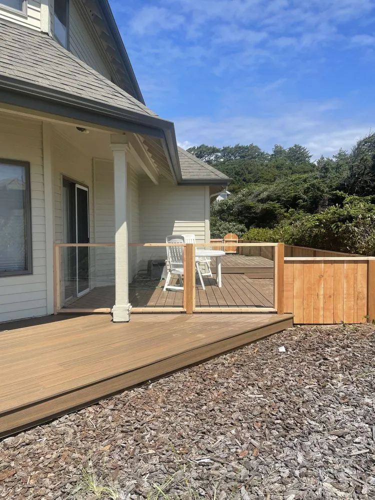 Reliable vinyl fence installation experts serving Eugene, OR - Zent Construction
