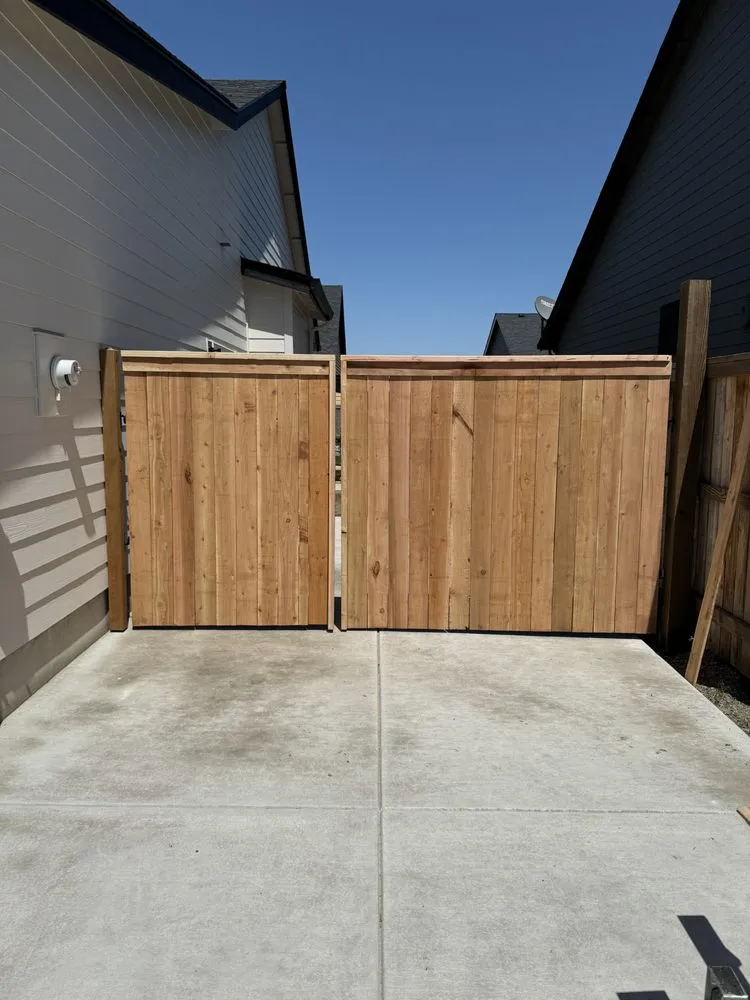 Expert chain link fencing for homes in Eugene, OR by Zent Construction