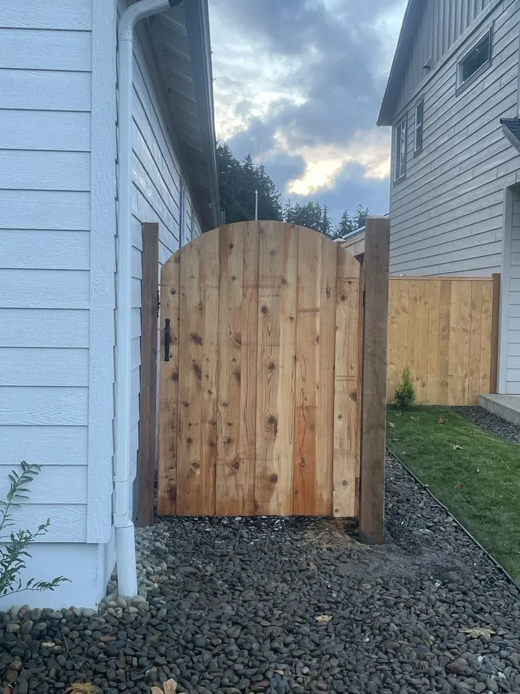 Top-rated fence repair in Eugene, OR by Zent Construction