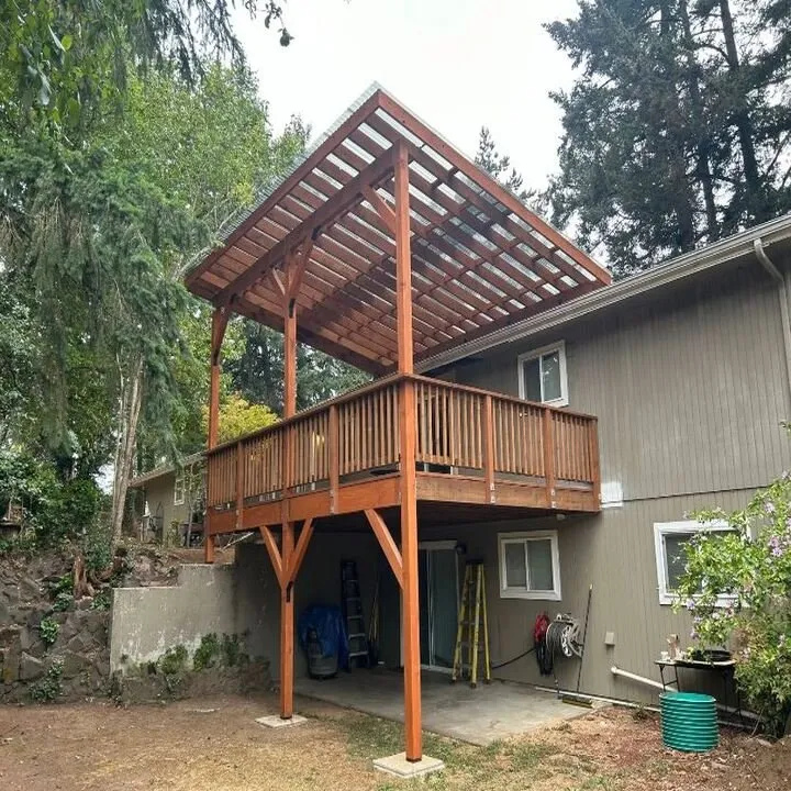 Expert vinyl fence installation service in Eugene, OR - Zent Construction