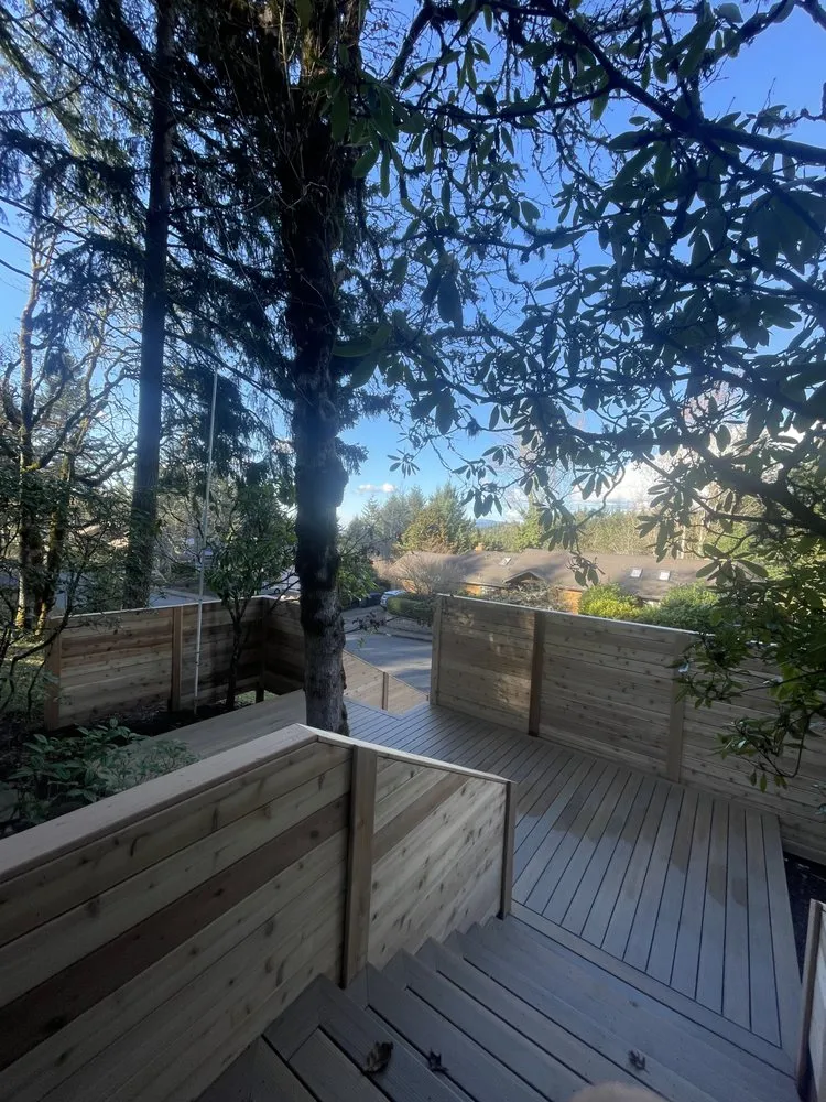 Trusted vinyl fence installation in Eugene, OR by Zent Construction
