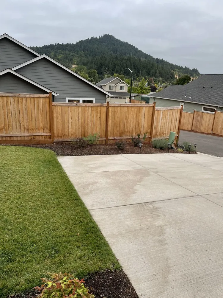 Quality fence repair service in Eugene, OR - Zent Construction