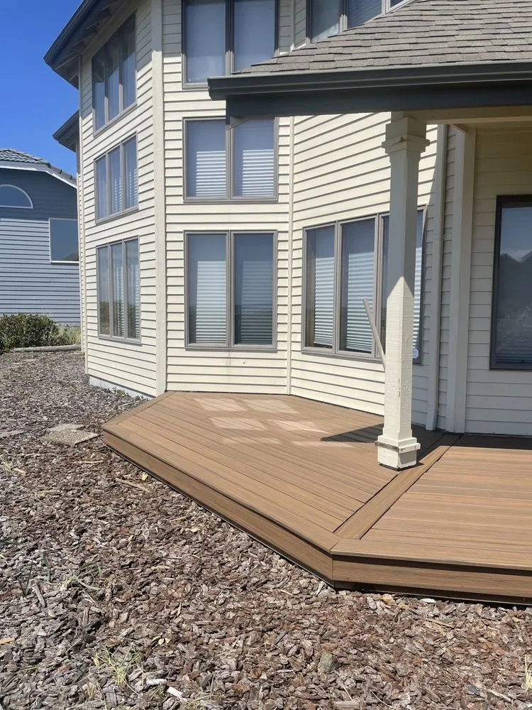 Quality wood fence service in Eugene, OR by Zent Construction
